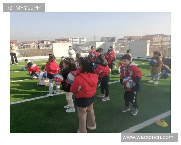 带娃足球乐趣多亲子互动培养孩子运动兴趣与团队精神